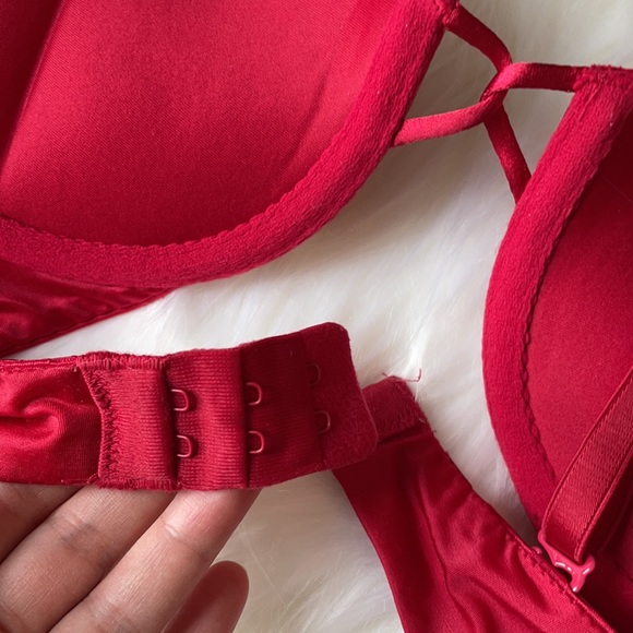 Victoria Secret bombshell Bra - Picture 4 of 4